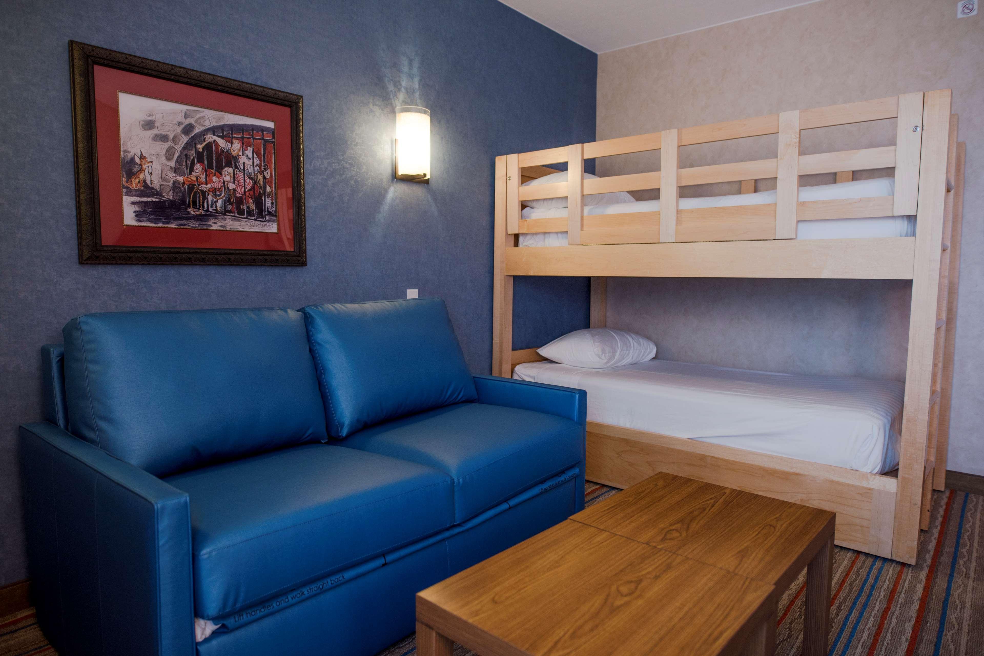 ฮาวเวิร์ด จอห์นสัน บาย วินด์แฮม แอนาไฮม์ โฮเต็ล แอนด์ วอเตอร์ เพลย์กราวด์ Hotel ภายนอก รูปภาพ