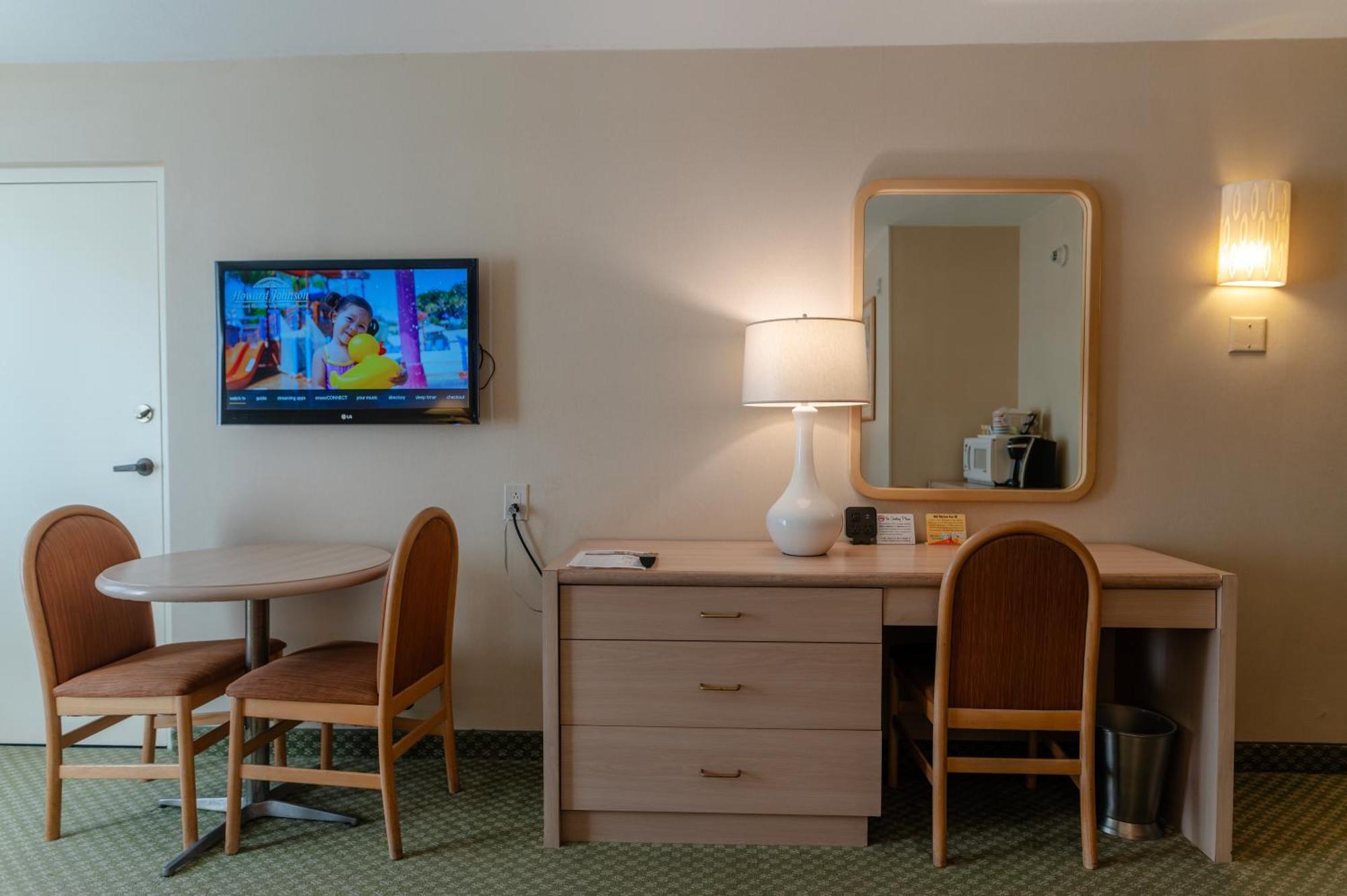 ฮาวเวิร์ด จอห์นสัน บาย วินด์แฮม แอนาไฮม์ โฮเต็ล แอนด์ วอเตอร์ เพลย์กราวด์ Hotel ภายนอก รูปภาพ