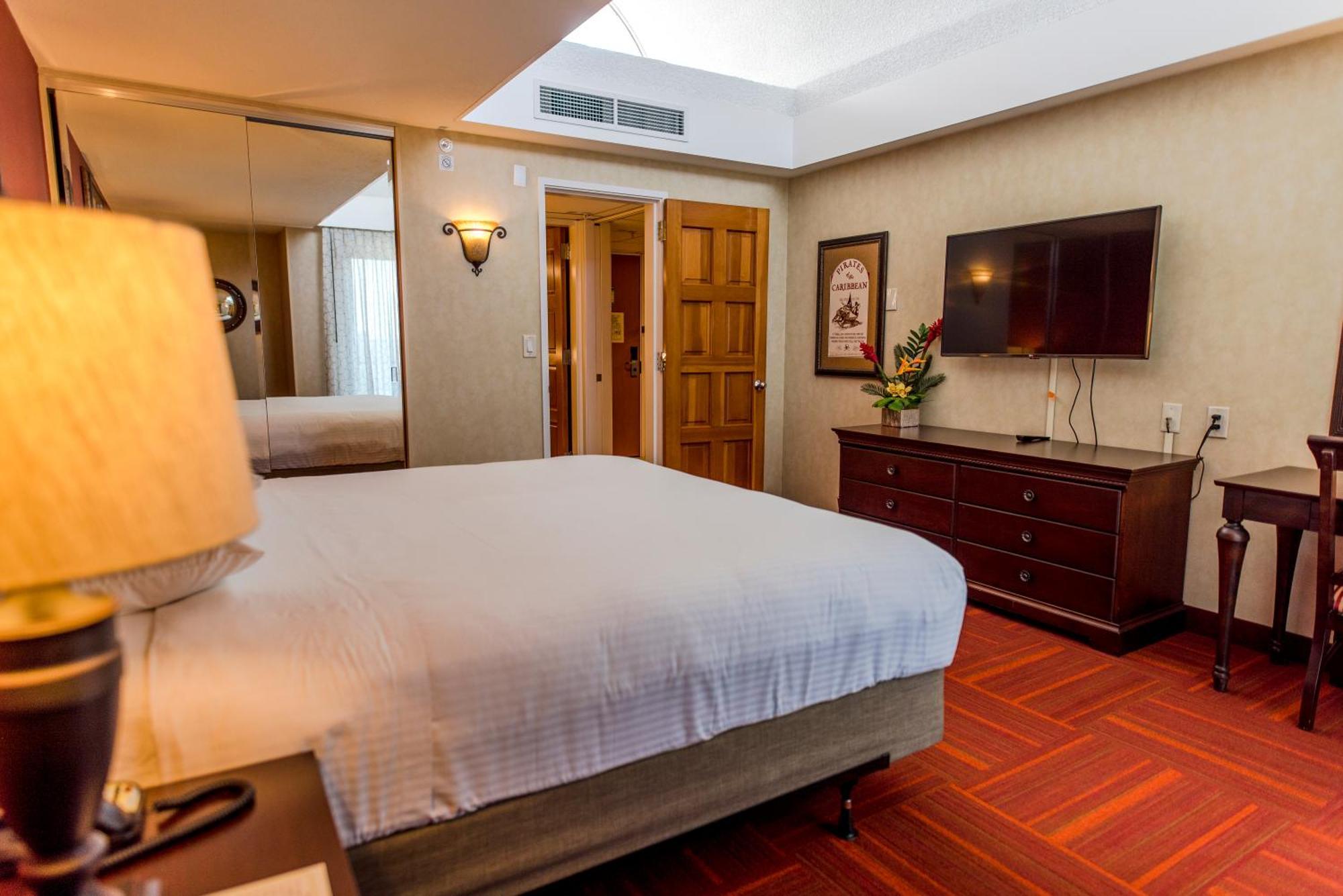 ฮาวเวิร์ด จอห์นสัน บาย วินด์แฮม แอนาไฮม์ โฮเต็ล แอนด์ วอเตอร์ เพลย์กราวด์ Hotel ภายนอก รูปภาพ