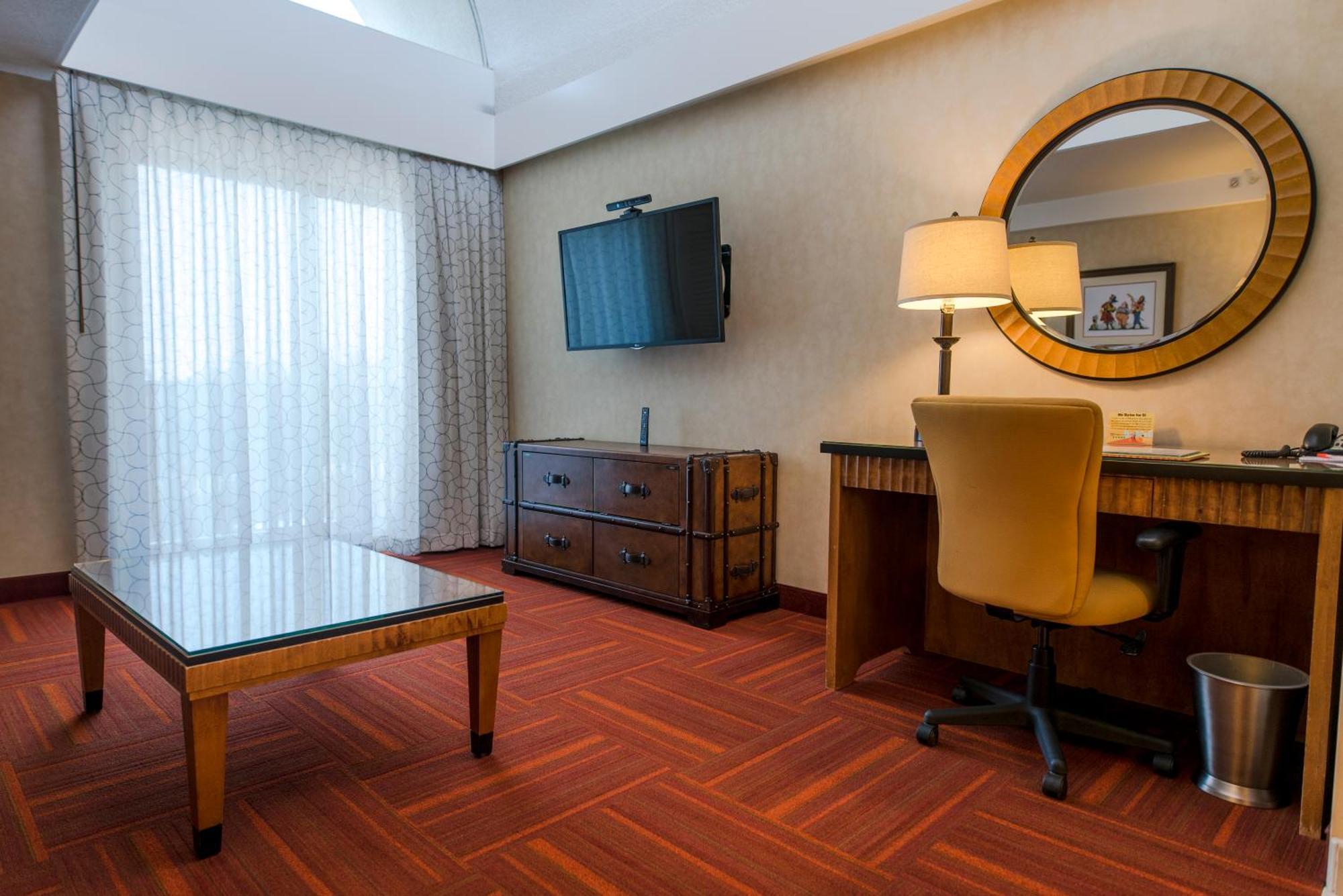 ฮาวเวิร์ด จอห์นสัน บาย วินด์แฮม แอนาไฮม์ โฮเต็ล แอนด์ วอเตอร์ เพลย์กราวด์ Hotel ภายนอก รูปภาพ