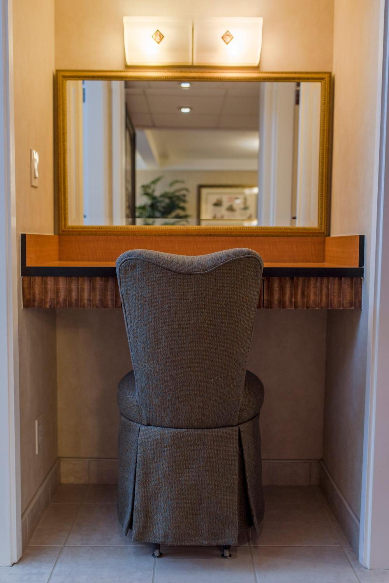 ฮาวเวิร์ด จอห์นสัน บาย วินด์แฮม แอนาไฮม์ โฮเต็ล แอนด์ วอเตอร์ เพลย์กราวด์ Hotel ภายนอก รูปภาพ