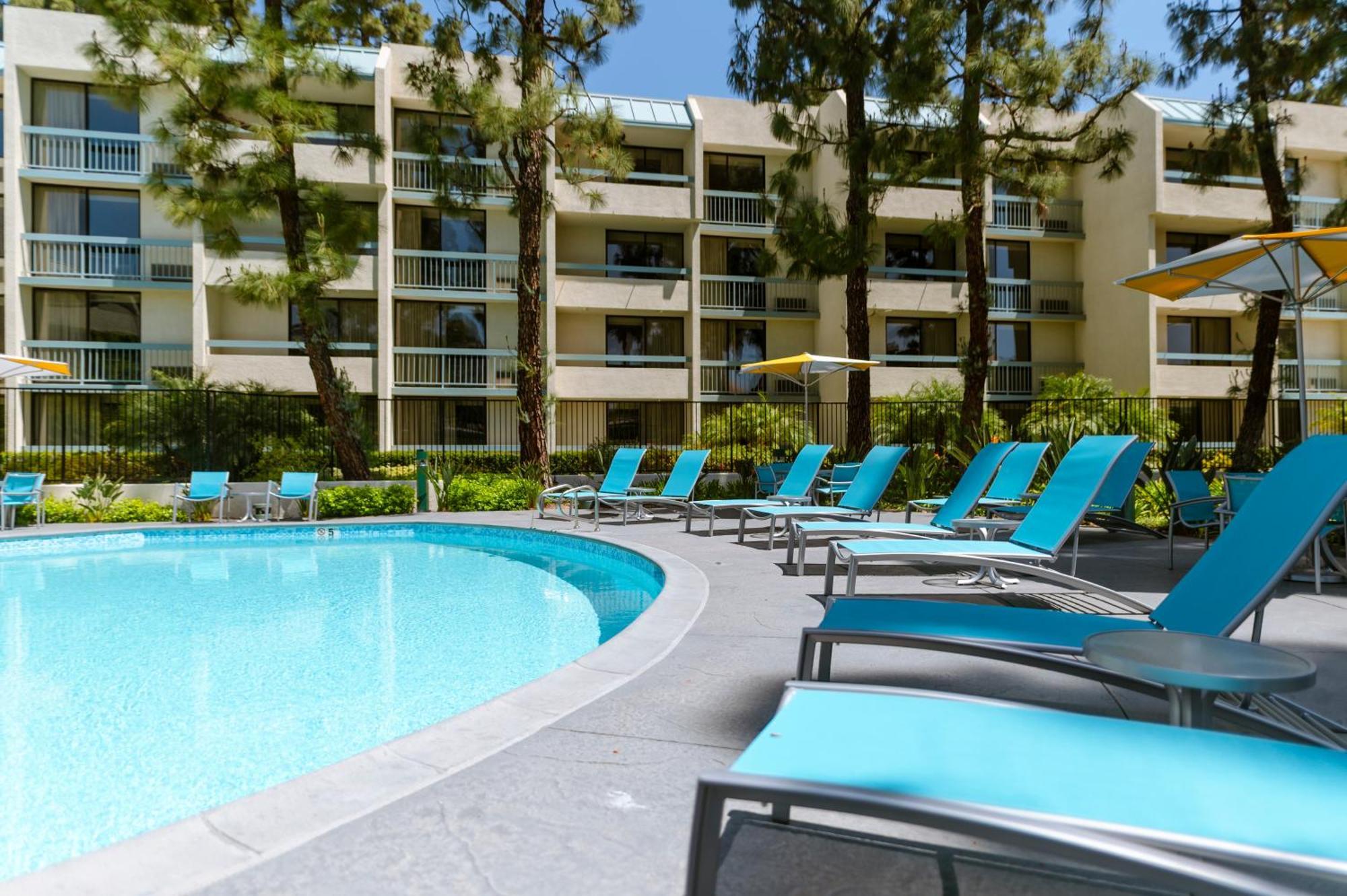 ฮาวเวิร์ด จอห์นสัน บาย วินด์แฮม แอนาไฮม์ โฮเต็ล แอนด์ วอเตอร์ เพลย์กราวด์ Hotel ภายนอก รูปภาพ