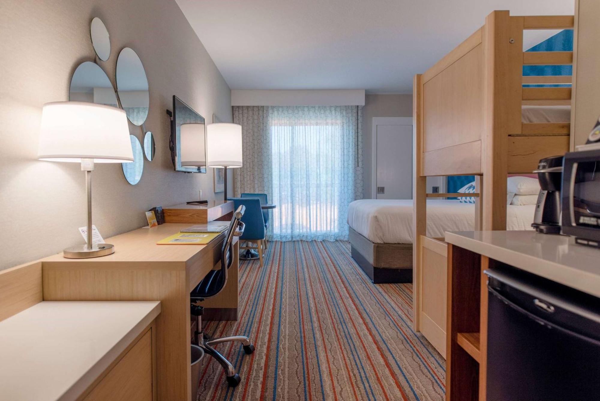 ฮาวเวิร์ด จอห์นสัน บาย วินด์แฮม แอนาไฮม์ โฮเต็ล แอนด์ วอเตอร์ เพลย์กราวด์ Hotel ภายนอก รูปภาพ