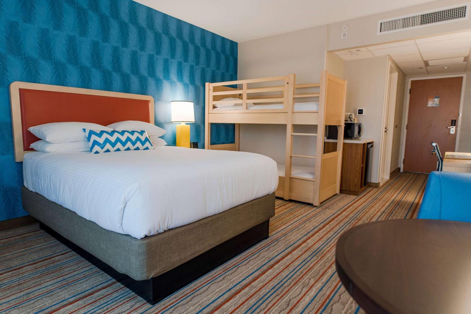 ฮาวเวิร์ด จอห์นสัน บาย วินด์แฮม แอนาไฮม์ โฮเต็ล แอนด์ วอเตอร์ เพลย์กราวด์ Hotel ภายนอก รูปภาพ